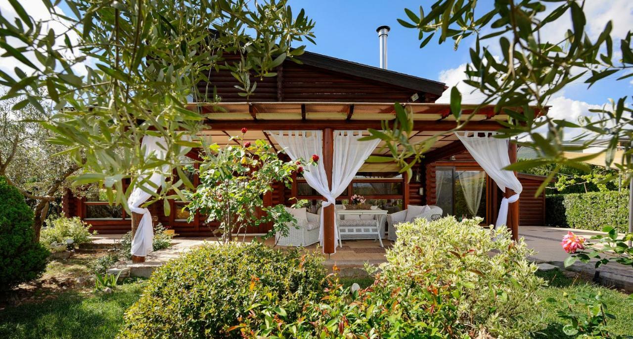 Lakkia - Wooden Residence Bagian luar foto